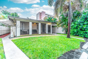 Pompano Vacation Apt Between Intracoastal and Beach!